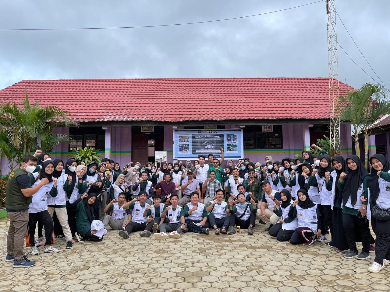 Tembus Pedalaman Barru, Mahasiswa Kedokteran UMI Gelar Sunatan Massal