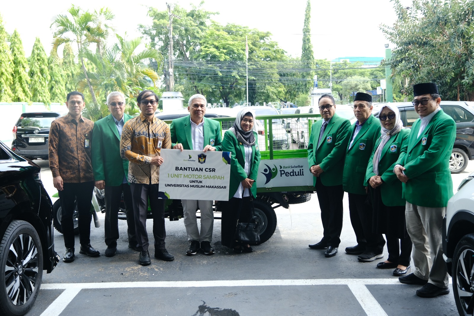 UMI Terima Kendaraan Viar Dari Bank Sulselbar Syariah