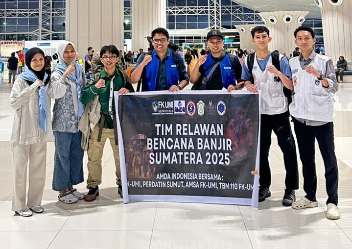 Tim Relawan FK UMI Bersama AMDA Indonesia Diterjunkan ke Lokasi Banjir Sumatera 2025