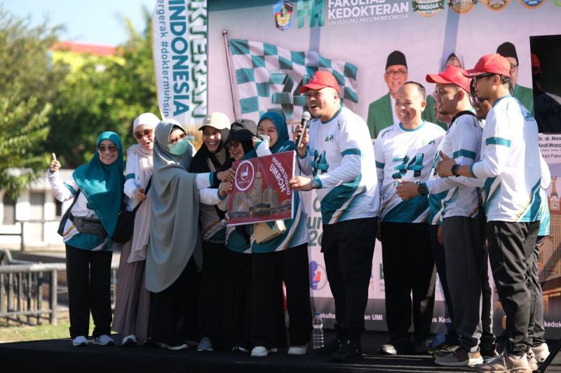 Ribuan Peserta Semarakkan Jalan Santai Milad ke-34 FK UMI