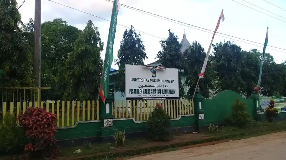 Pesantren Darul Mukhlisin