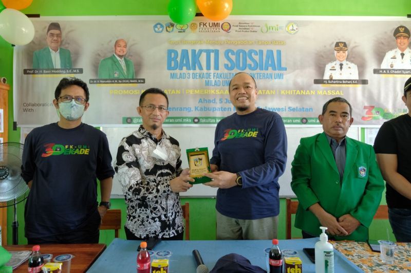Aktif Tebar Manfaat ke Masyarakat, Kadis Kesehatan Maros : Jayalah UMI!