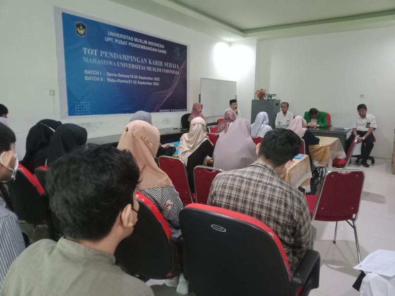 UPT. P2K UMI Gelar TOT Pendampingan Karir Sebaya Mahasiswa UMI