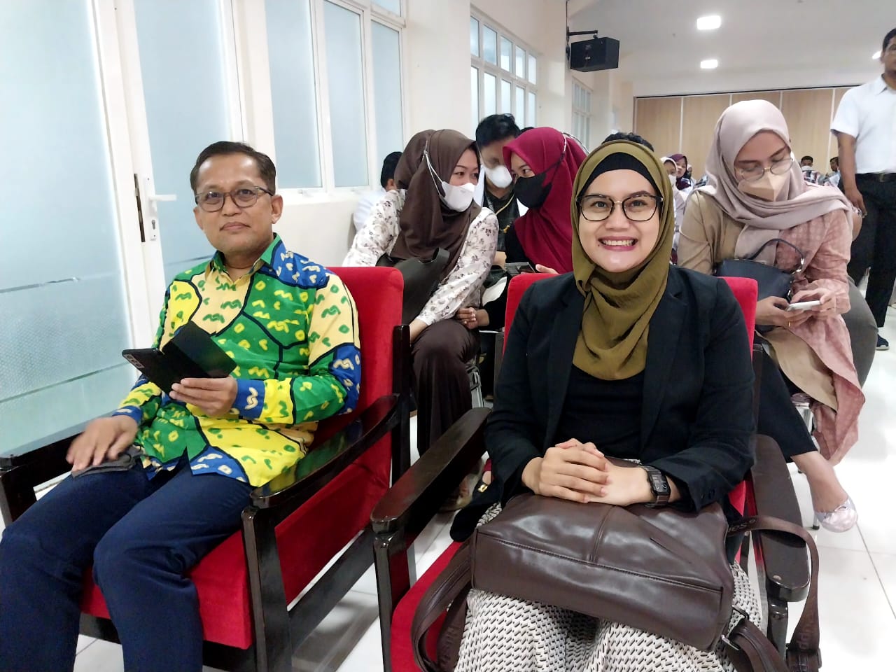 Bahas Dental Implant, FKG UMI Gelar Kuliah Umum