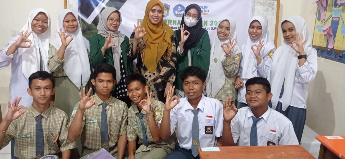 Dosen FKM UMI Gelar Pelatihan Peer Educator Bagi Siswa SMAN 13 Pucak Maros