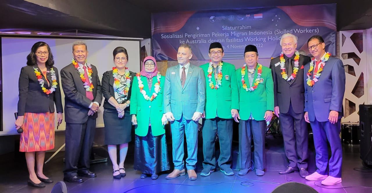 Rektor UMI Diapresiasi CEO The Internasional Working Group Australia