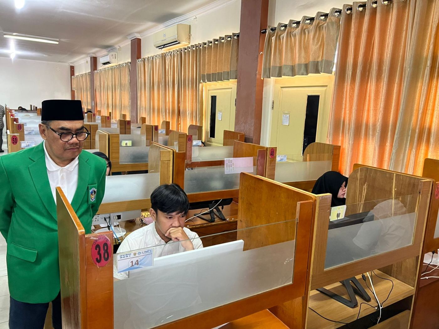 UMI Gelar Tes Calon Karyawan Berbasis CBT, Rektor Harap Karyawan Adaftif Teknologi