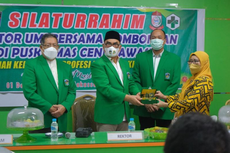 Rektor UMI Bangga Terhadap Mahasiswa KKN Profesi FK-UMI