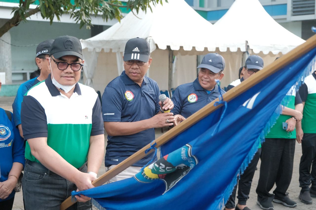 Semarak Milad ke-60, FEB UMI Gelar Gerak Jalan Santai