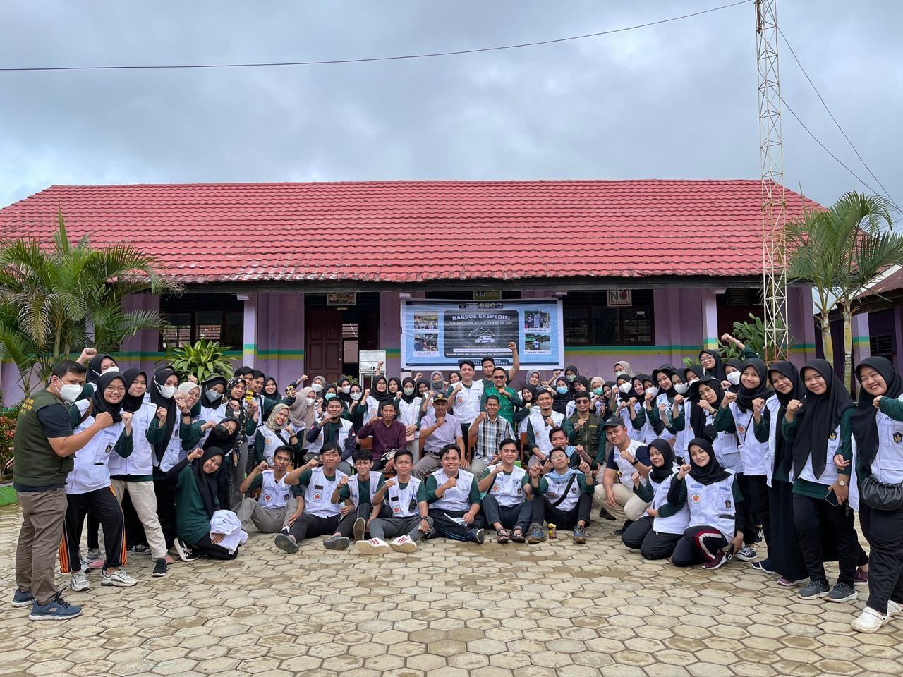 Tembus Pedalaman Barru, Mahasiswa Kedokteran UMI Gelar Sunatan Massal