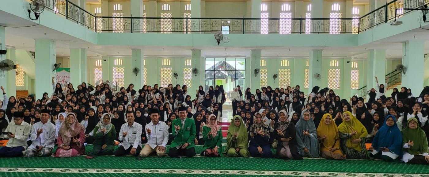 Rektor UMI Silaturrahim Dengan Mahasiswi Fakultas Sastra UMI di Padanglampe