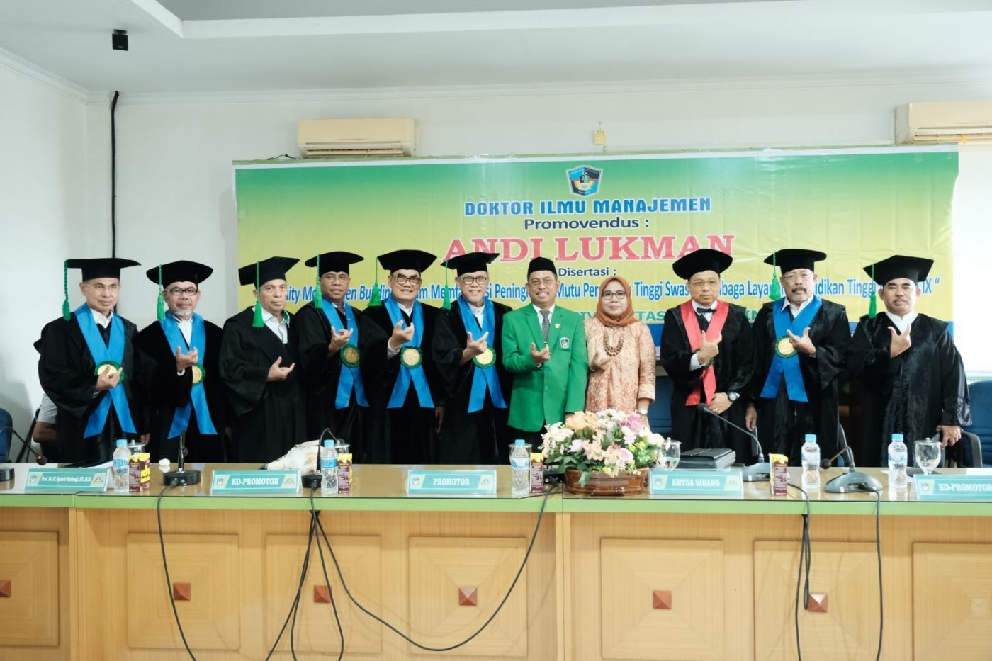 Kaji Capacity Management Building Pendidikan Tinggi Hantar Kepala LLDikti IX Raih Doktor di UMI
