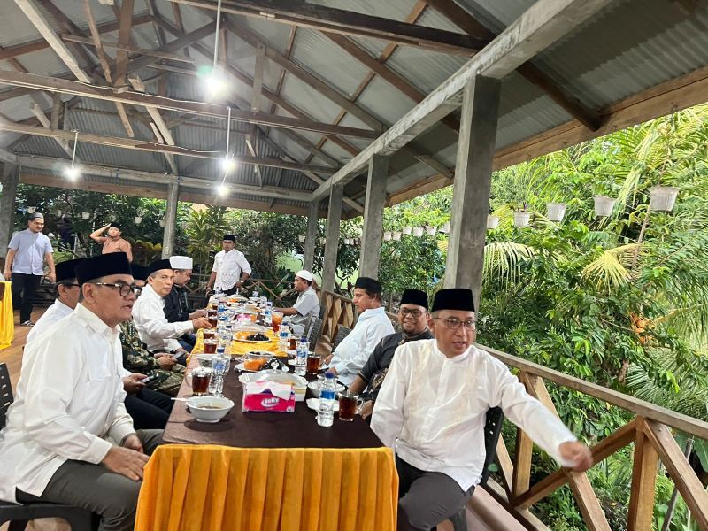 Rektor UMI Hadiri Undangan Buka Puasa Walikota Ternate