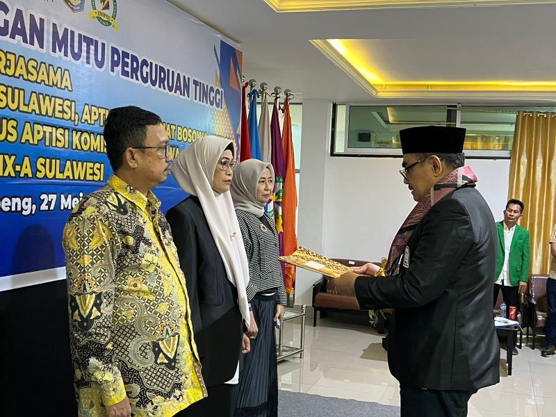 Ketua APTISI Wil. IX-A Sulsel Melantik Pengurus APTISI Komisariat Bosowa Periode 2023-2027