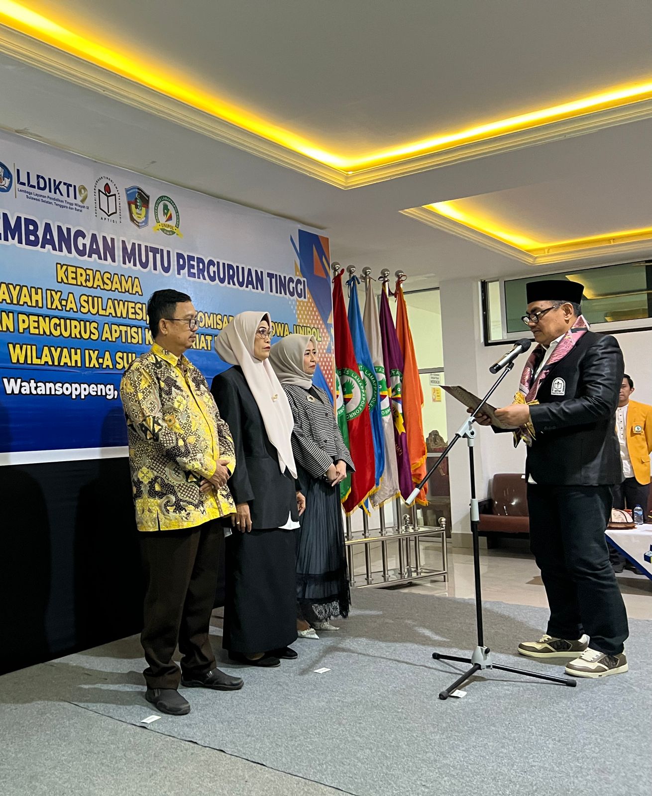 Ketua APTISI Wil. IX A Sulsel melantik Pengurus APTISI Komisariat Bosowa Periode 2023-2027