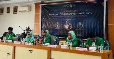 Fakultas Sastra UMI Gelar Lokakarya Pengembangan Kurikulum