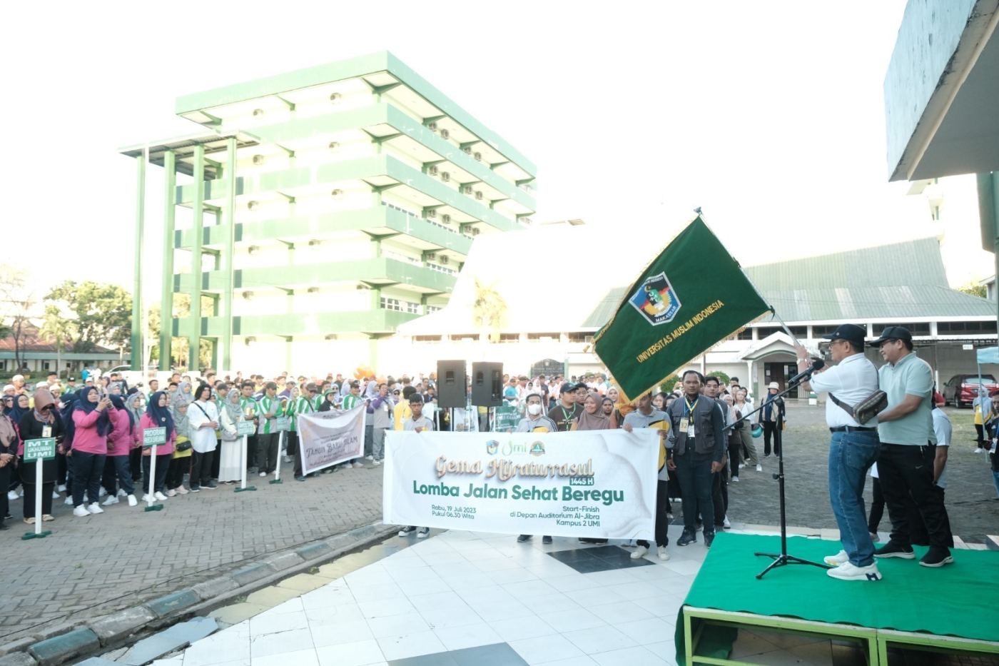 Keluarga Besar UMI Meriahkan Gema Hijraturrasul 1445 H. Dengan Lomba Jalan Sehat Beregu