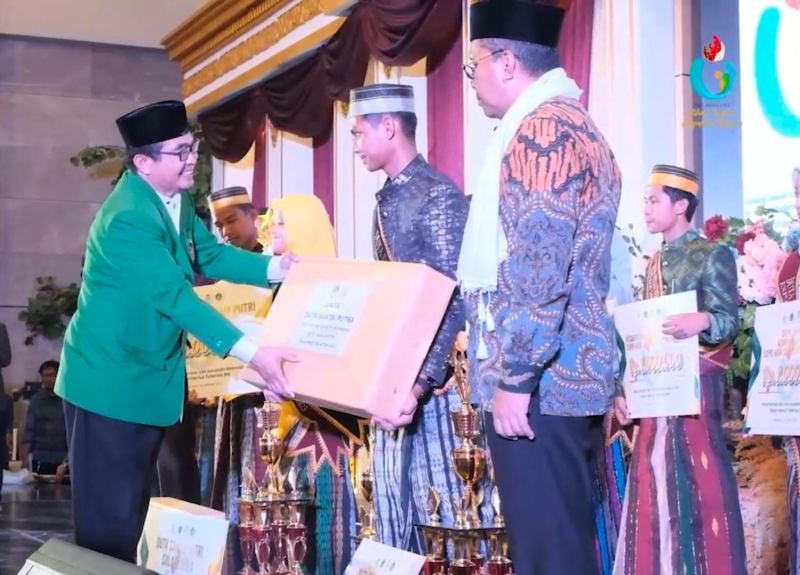 Penutupan Expo Hari Santri 2023, UMI Berikan Hadiah Juara 1 Duta Santri Putri dan Putra