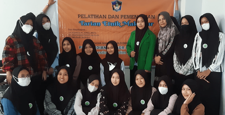 Kolaborasi Dosen- Mahasiswa PkM FS UMI Perkenalkan Tarian Etnik