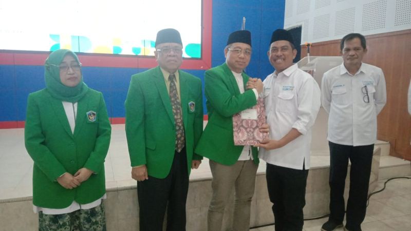 Plt. Rektor UMI Terima Tambahan Dua Guru Besar dari Kepala LLDIKTI Wilayah IX