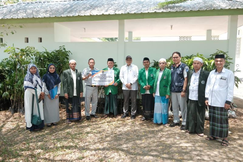 Tanggungjawab Sosial Lingkungan, Pesantren Darul Mukhlisin UMI Terima 275 Bibit Pohon oleh PT. Jasa Raharja Sulsel