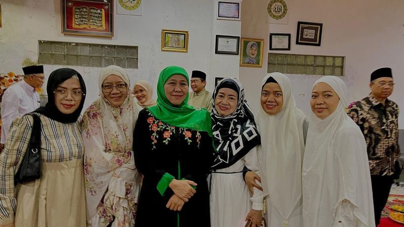 Kenang Alm Mokhtar Noer Jaya, Khofifah : Politik Harus Diisi oleh Orang Baik Seperti Beliau