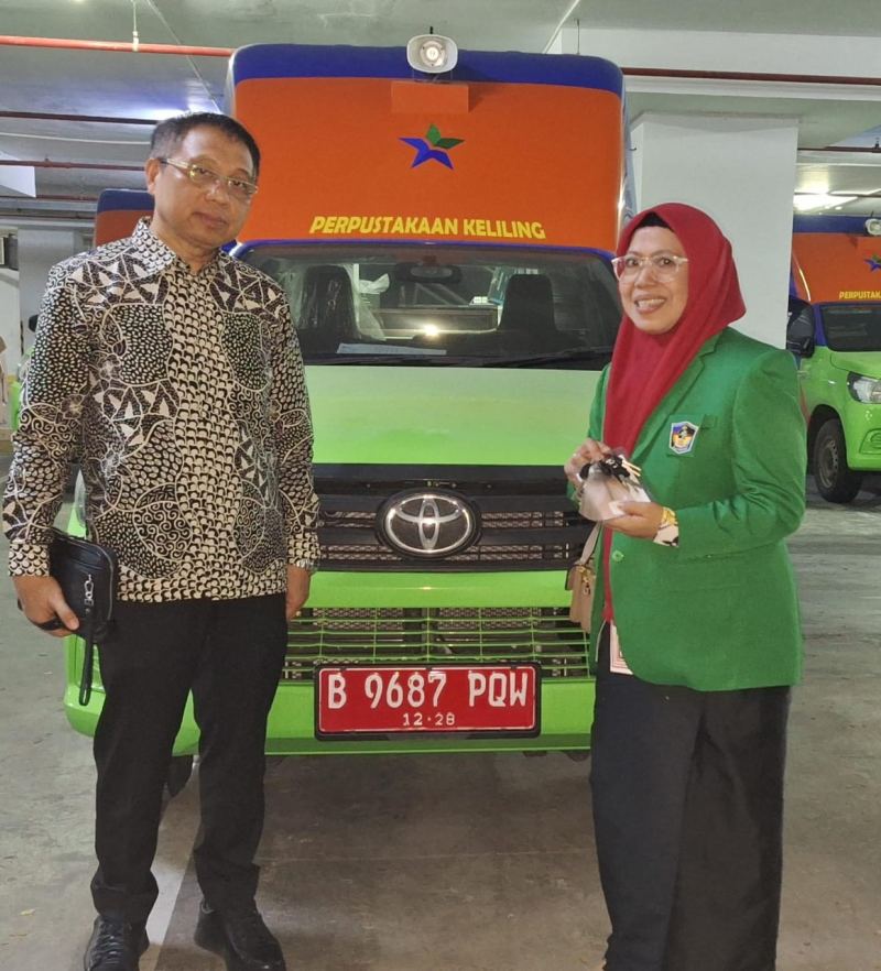Fasilitas Lengkap, UMI Terima Bantuan Mobil Perpustakaan Keliling