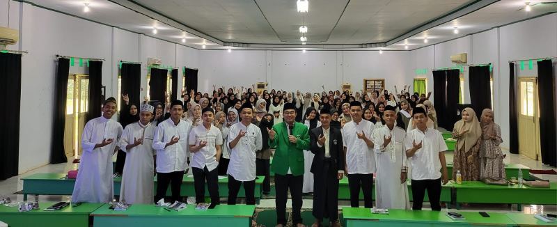 Wakil Rektor IV UMI Paparkan Keunggulan Pencerahan Qalbu UMI Pada Mahasiswa Profesi Apoteker Fak.Farmasi UMI