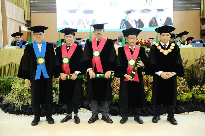 Kukuhkan 3 Profesor Hukum Sekaligus, Ini Pesan Penting Prof Mansyur Ramly