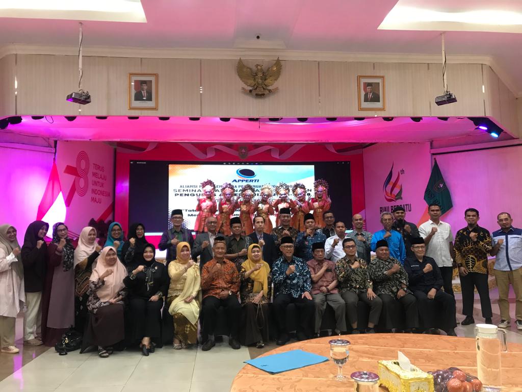 Pelantikan APPERTI Riau oleh Prof Mansyur, Dihadiri Ketua Pengurus YW UMI