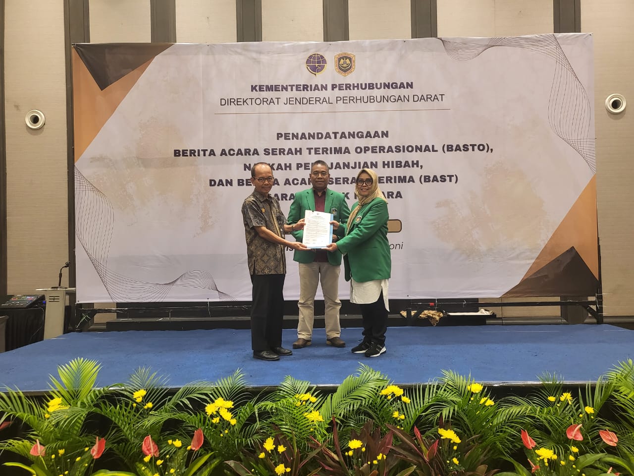 FEB UMI Menerima Bantuan Hibah Bus Dari Kemenhub RI