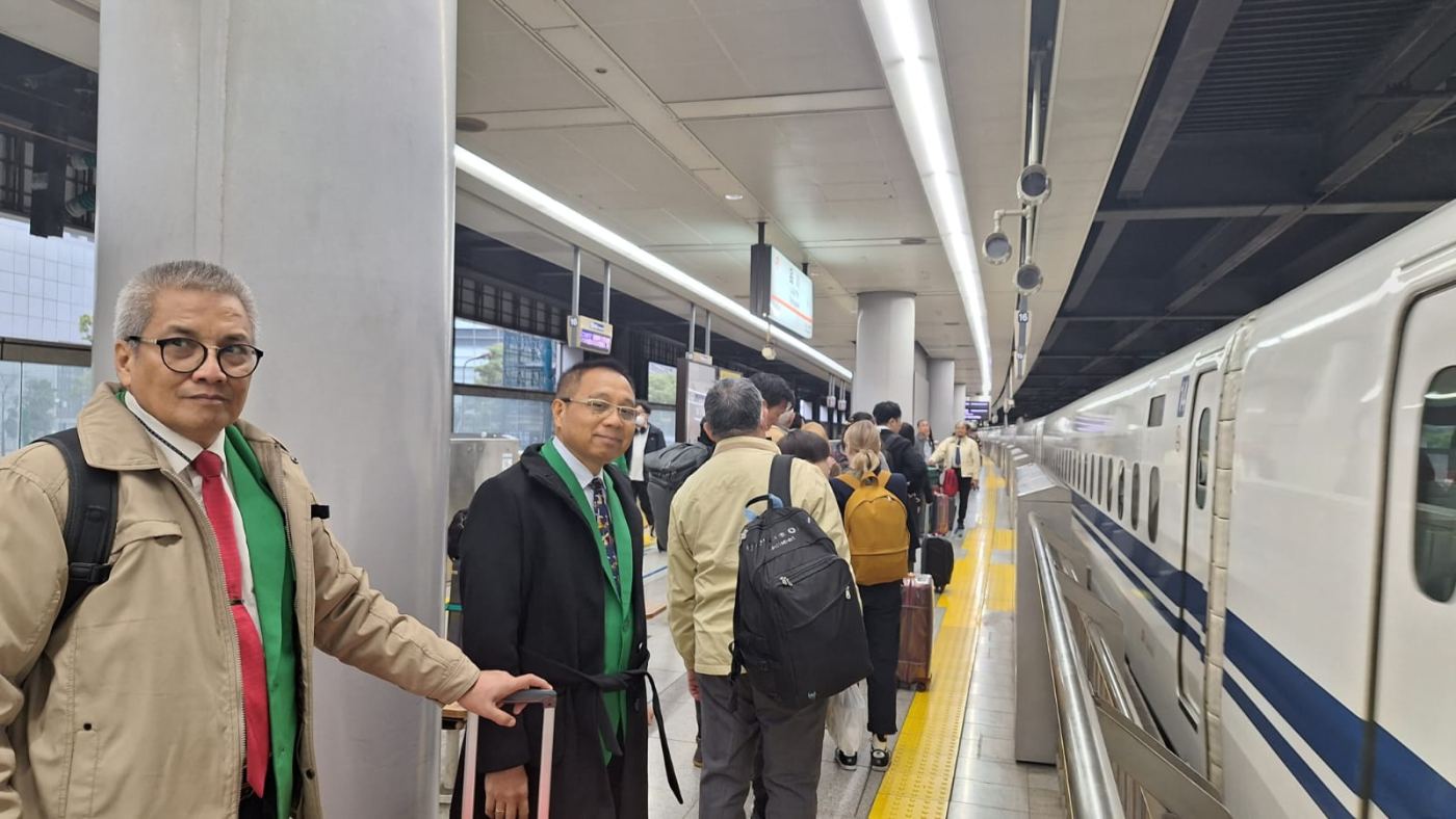 REKTOR UMI  MENUJU HIROSHIMA UNIVERSITY,  GUNAKAN SHINKANSEN