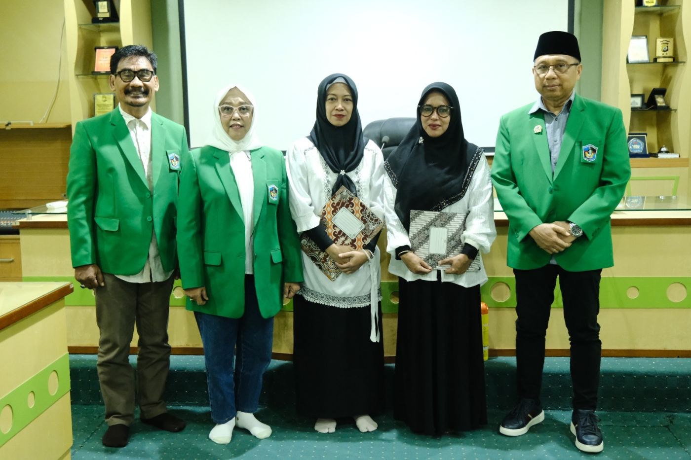 Rektor UMI Hadiri Penyerahan SK Kepala Bidang Softskill dan Kepala Biro Kemahasiswaan dan Alumni UMI