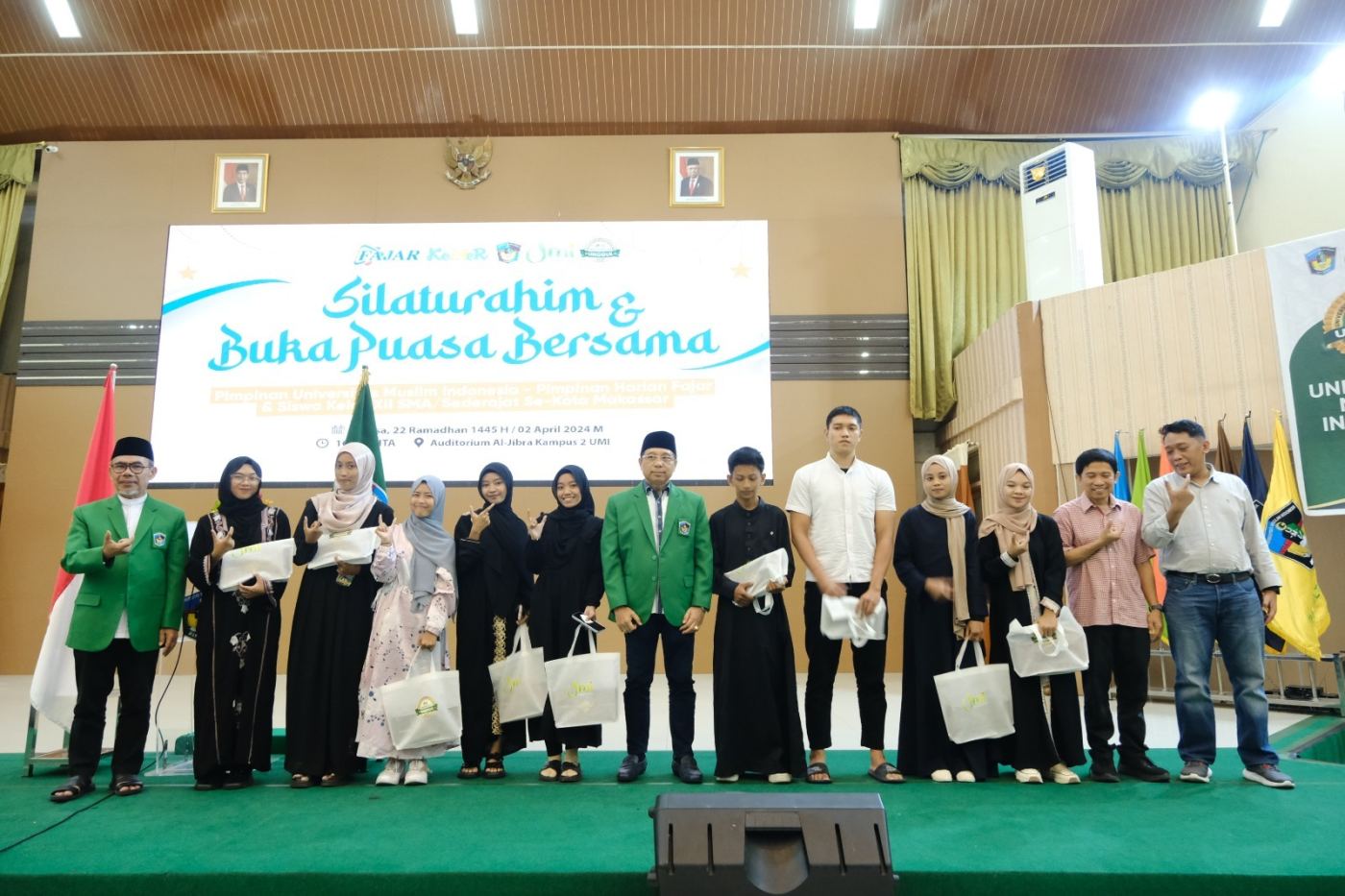 UMI dan Harian Fajar Gelar Buka Puasa Bersama Siswa Kelas 12 SMA Sederajat se-Kota Makassar