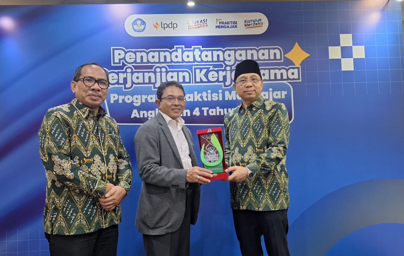Rektor UMI Melakukan Penandatanganan PKS Program Praktisi Mengajar Angk. IV/2024