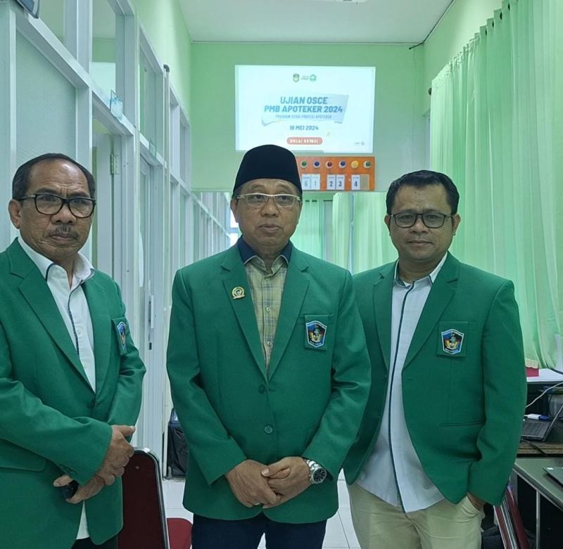 Rektor UMI Pantau Tes Tahap II Profesi Apoteker FF UMI