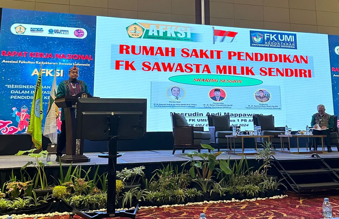 Dekan FK UMI Sebagai Narasumber Pada Rakernas Asosiasi Fakultas Kedokteran Swasta Indonesia (AFKSI) Di Cirebon