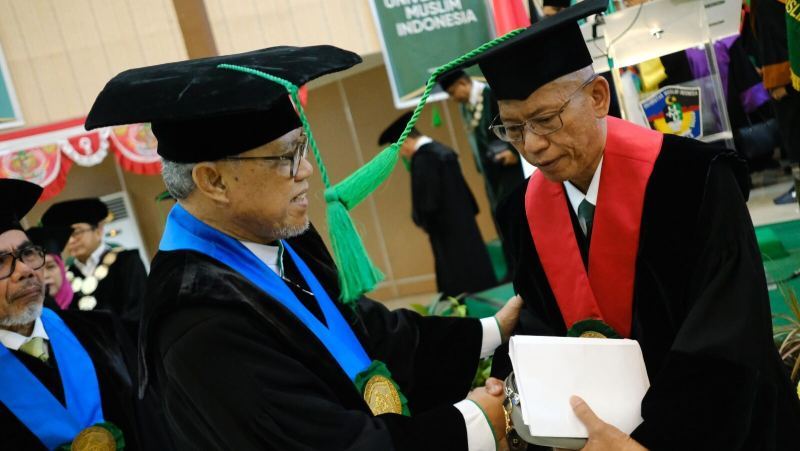 Kukuhkan Prof Askari, UMI Target Tutup Tahun 2024 dengan 88 Profesor