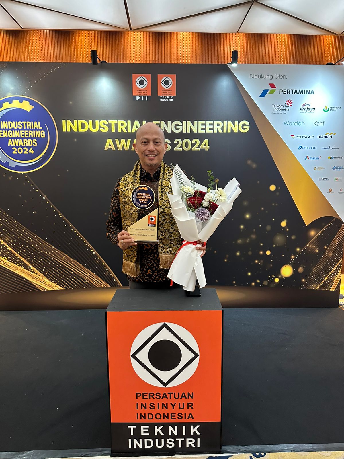 Dosen FTI UMI Raih Penghargaan Outstanding Achievement Awards, Satu-satunya dari KTI