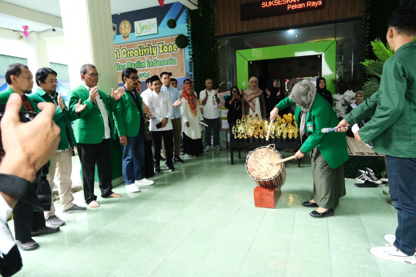 Ditandai dengan Pemukulan Gendang, Pekan Raya Mahasiswa UMI 2024 Dimulai