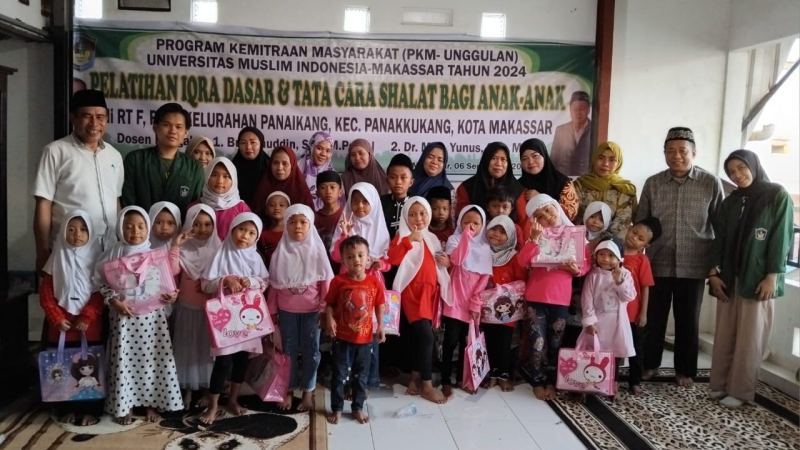 Pelatihan Baca Quran dan Tatacara Shalat 5 Waktu, Dosen Sastra UMI Laksanakan PKM di Kelurahan Panaikang Kota Makassar