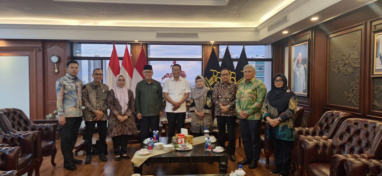 Pimpinan UMI Silaturrahmi Menteri Hukum, Alumni UMI: Bahas Pengembangan UMI  