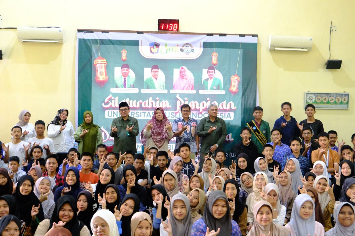 Yel Yel UMI Unggul Bergema di SMAN 21 Makassar, Pimpinan UMI Perkenalkan Ciri Khas Sebagai Lembaga Pendidikan dan Dakwah