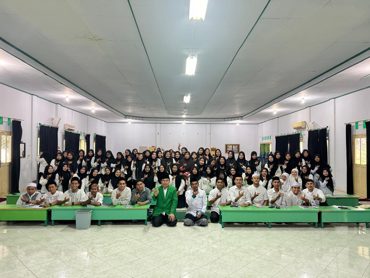 84 Mahasiswa Ners FKM UMI Ikut Pencerahan Qalbu UMI