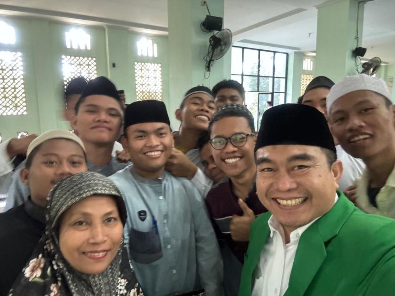 Wakil Rektor IV UMI Sosialisasikan Link Pendaftaran Maba TA. 2025/2026 di Padanglampe Pangkep