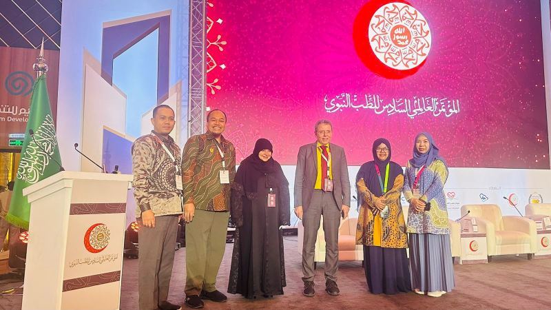 4  Dosen  FK UMI Presentasi Karya ilmiah The-6  IC on Quality and Evidence Based in Prophetic Medicine Research, Qassim  Saudi Arabia  
