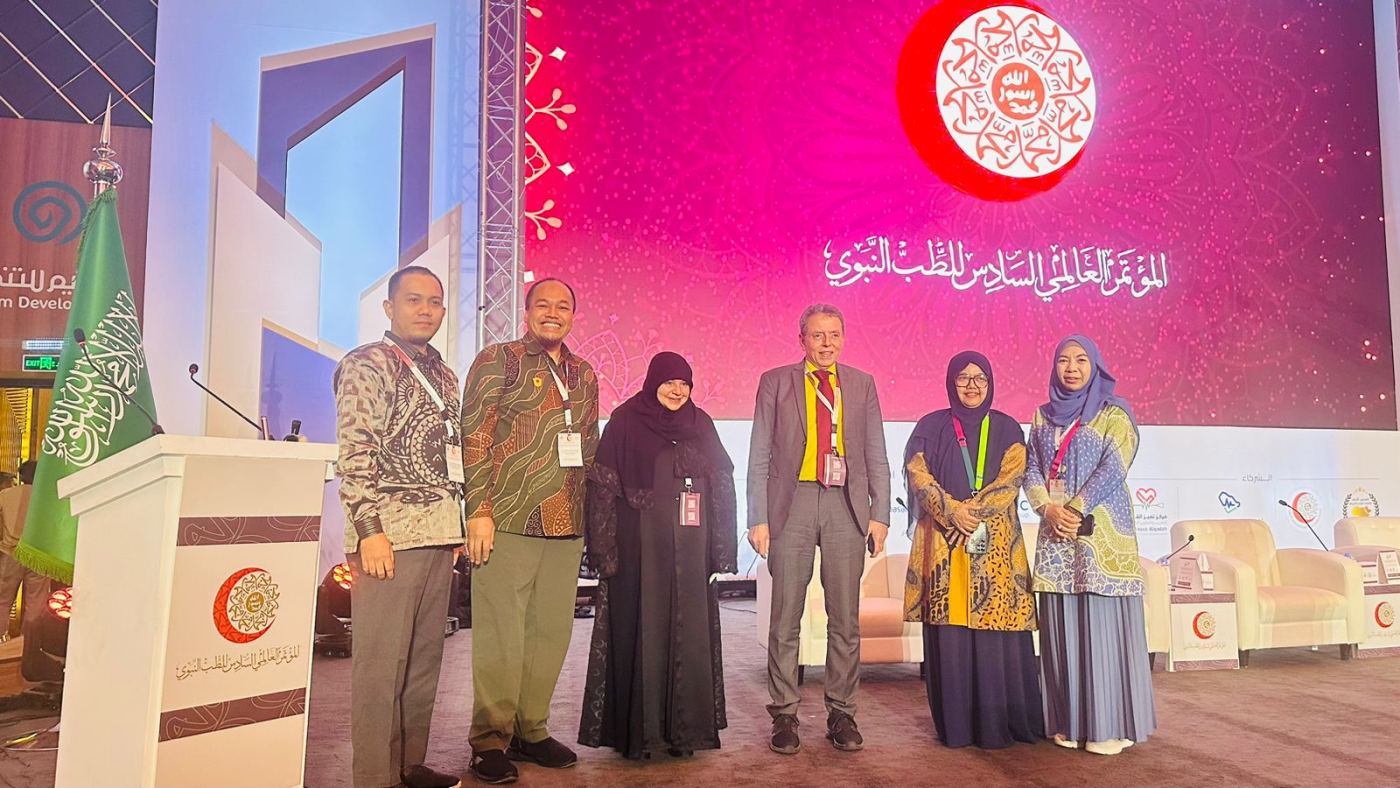 4  Dosen  FK UMI Presentasi Karya ilmiah The-6  IC on Quality and Evidence Based in Prophetic Medicine Research, Qassim  Saudi Arabia  