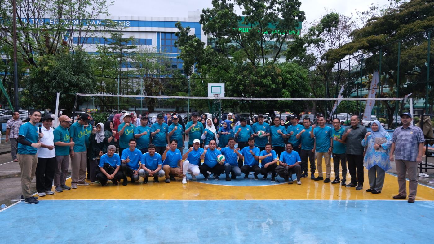 Semangat Kolaborasi dan Sportivitas, UMI Tutup Pekan Olahraga Milad ke71, Hadirkan Eksibisi Bola Voli dan Pimpinan Media