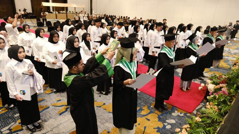 Yudisium Periode III 2025 FKG UMI, Tantangan Dokter Gigi di Masyarakat Semakin Kompleks