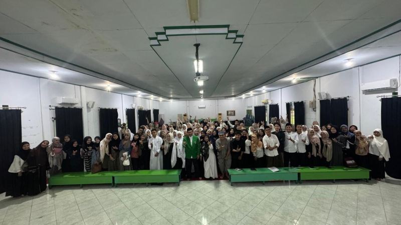 WR IV UMI Paparkan Keunggulan Pesantren Mahasiswa Darul Mukhlishin Padanglampe ke 100 Mahasiswa Apoteker UMI